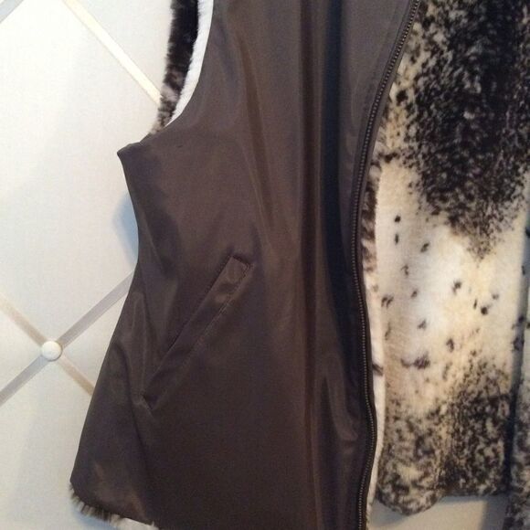Super Cute Faux Fur and Nylon Reversible Vest! - Picture 5 of 7